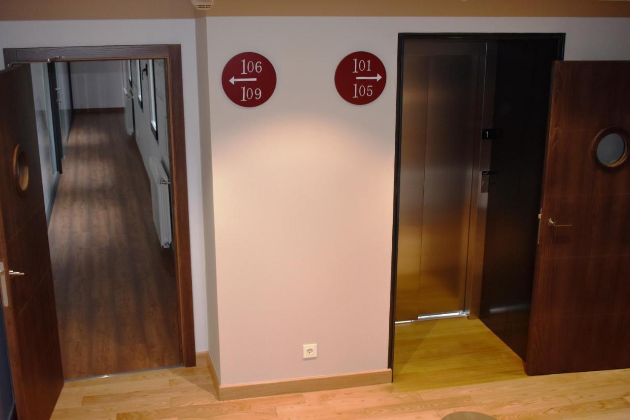 Apartamentos Turisticos Pueri Cantores Burgo エクステリア 写真
